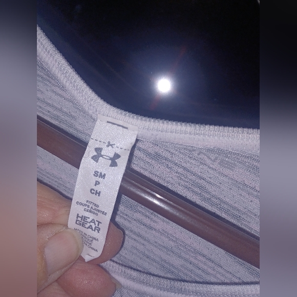 New under armor top sz sm - Picture 3 of 3